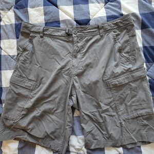 Mens REI Gray Cargo Shorts, Relaxed Size 40